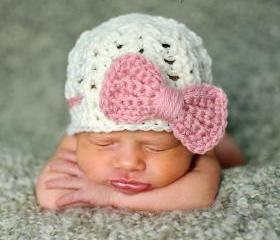 Newborn baby girl bow beanie in cream and soft pink - Newborn size